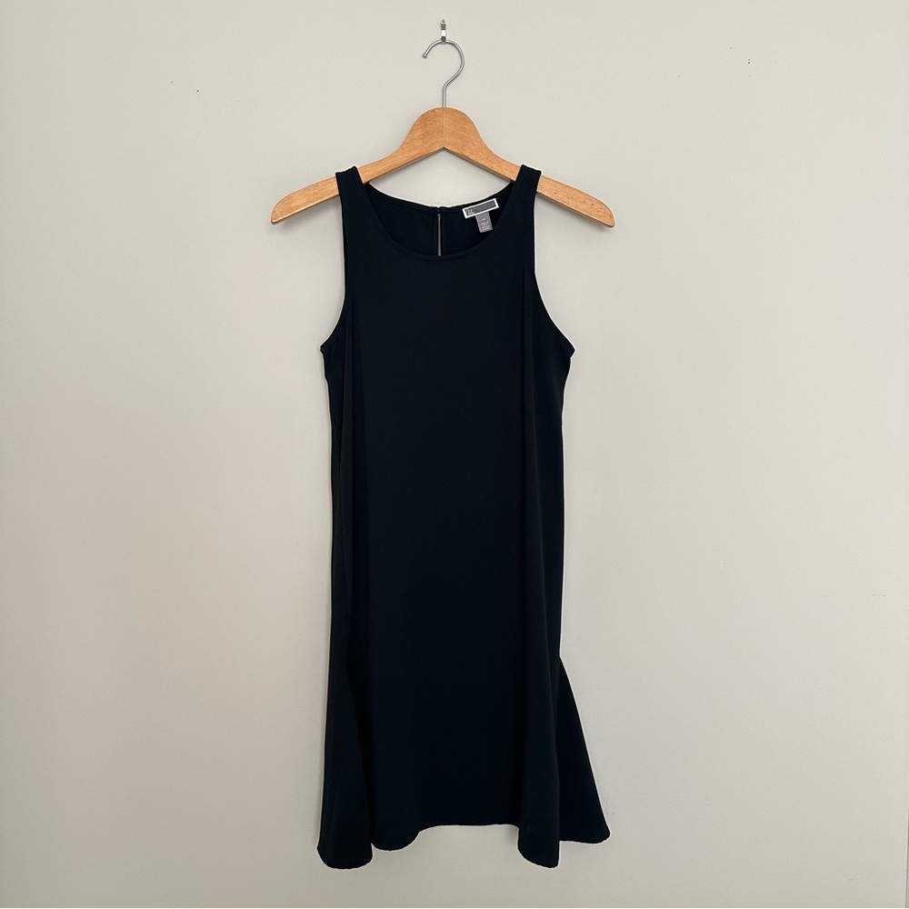Chelsea 28 Size Sleeveless Flare Hem Keyhole Back Shift Dress